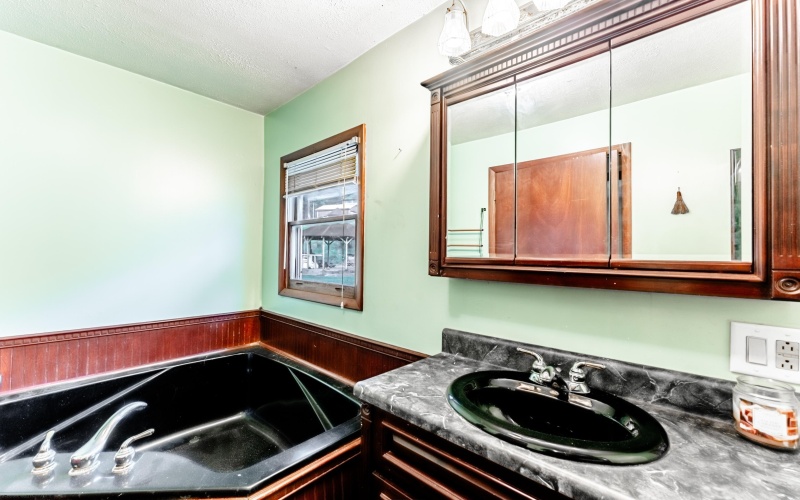 405 Catawba Road, Fairmont, West Virginia 26554, 2 Bedrooms Bedrooms, 9 Rooms Rooms,1 BathroomBathrooms,Single Family Detached,For Sale,Catawba,10161960