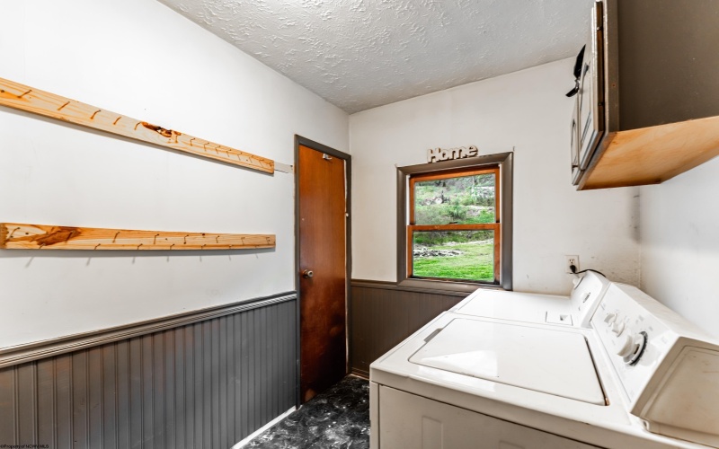 405 Catawba Road, Fairmont, West Virginia 26554, 2 Bedrooms Bedrooms, 9 Rooms Rooms,1 BathroomBathrooms,Single Family Detached,For Sale,Catawba,10161960