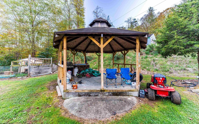 405 Catawba Road, Fairmont, West Virginia 26554, 2 Bedrooms Bedrooms, 9 Rooms Rooms,1 BathroomBathrooms,Single Family Detached,For Sale,Catawba,10161960