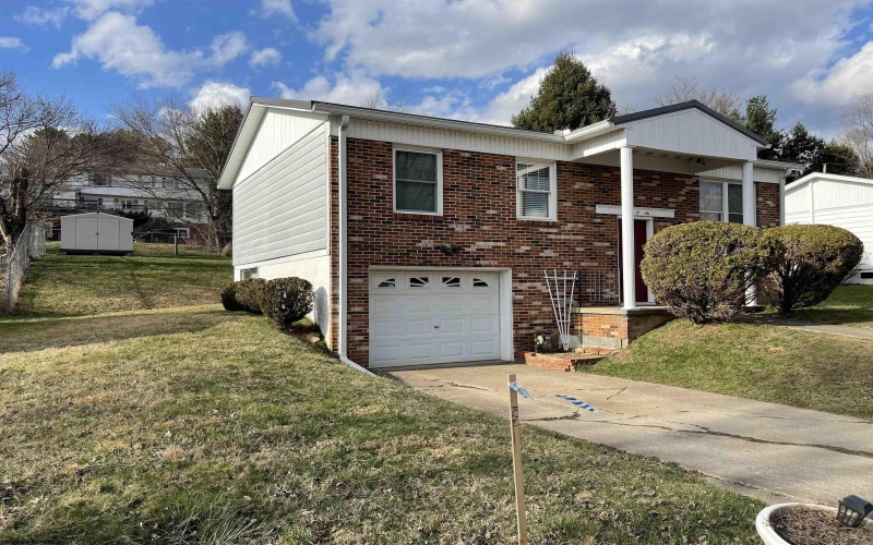 106 Apolla Drive, Morgantown, West Virginia 26501, 3 Bedrooms Bedrooms, 6 Rooms Rooms,2 BathroomsBathrooms,Single Family Detached,For Sale,Apolla,10163678