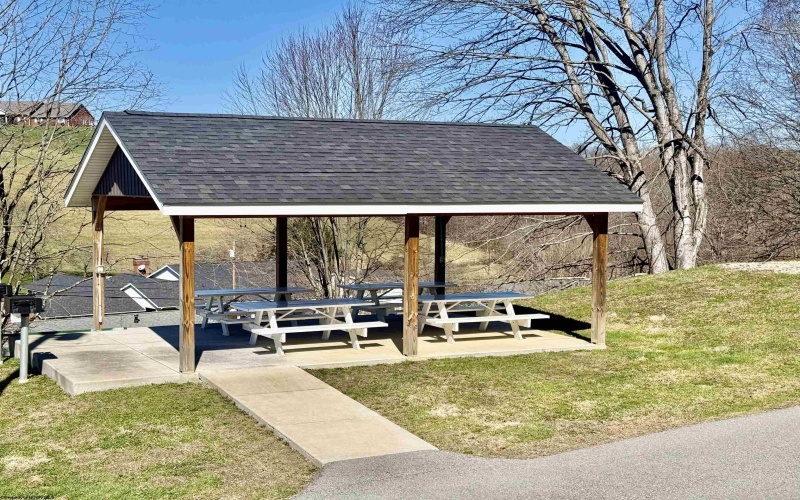 24 Misty Lane, Fairmont, West Virginia 26554, 3 Bedrooms Bedrooms, 6 Rooms Rooms,2 BathroomsBathrooms,Single Family Attached,For Sale,Misty,10163682