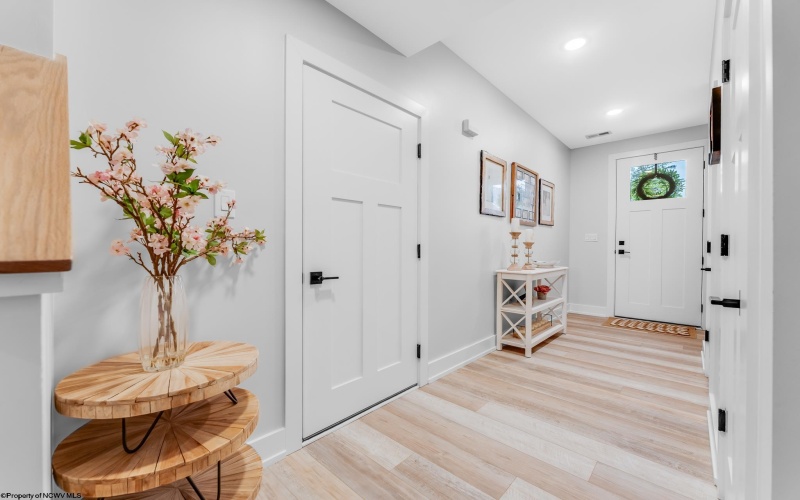 18 Reyes Lane, Morgantown, West Virginia 26508, 3 Bedrooms Bedrooms, 6 Rooms Rooms,2 BathroomsBathrooms,Single Family Attached,For Sale,Reyes,10163684