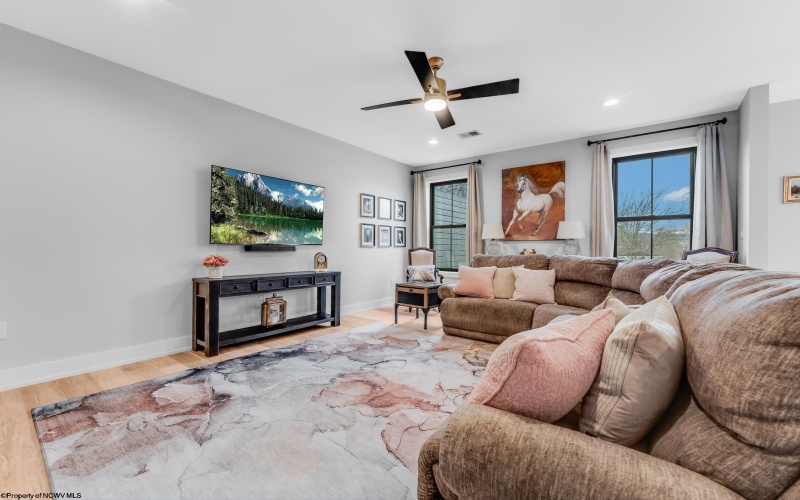 18 Reyes Lane, Morgantown, West Virginia 26508, 3 Bedrooms Bedrooms, 6 Rooms Rooms,2 BathroomsBathrooms,Single Family Attached,For Sale,Reyes,10163684