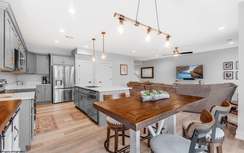 18 Reyes Lane, Morgantown, West Virginia 26508, 3 Bedrooms Bedrooms, 6 Rooms Rooms,2 BathroomsBathrooms,Single Family Attached,For Sale,Reyes,10163684