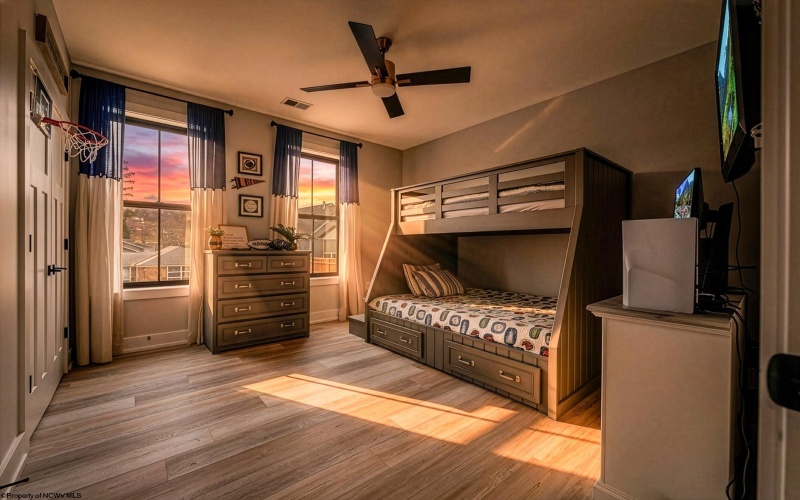 18 Reyes Lane, Morgantown, West Virginia 26508, 3 Bedrooms Bedrooms, 6 Rooms Rooms,2 BathroomsBathrooms,Single Family Attached,For Sale,Reyes,10163684