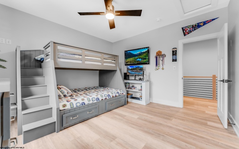 18 Reyes Lane, Morgantown, West Virginia 26508, 3 Bedrooms Bedrooms, 6 Rooms Rooms,2 BathroomsBathrooms,Single Family Attached,For Sale,Reyes,10163684