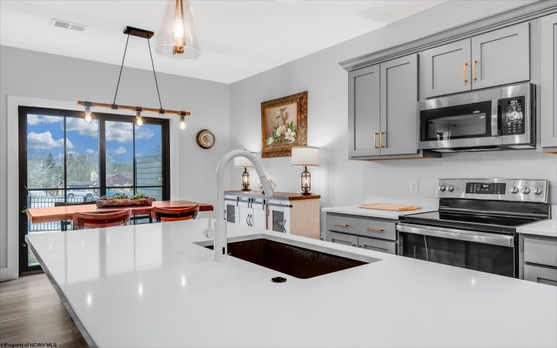 18 Reyes Lane, Morgantown, West Virginia 26508, 3 Bedrooms Bedrooms, 6 Rooms Rooms,2 BathroomsBathrooms,Single Family Attached,For Sale,Reyes,10163684