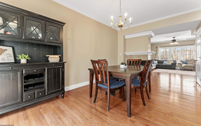 114 Claremont Court, Morgantown, West Virginia 26501, 3 Bedrooms Bedrooms, 7 Rooms Rooms,2 BathroomsBathrooms,Single Family Attached,For Sale,Claremont,10163685