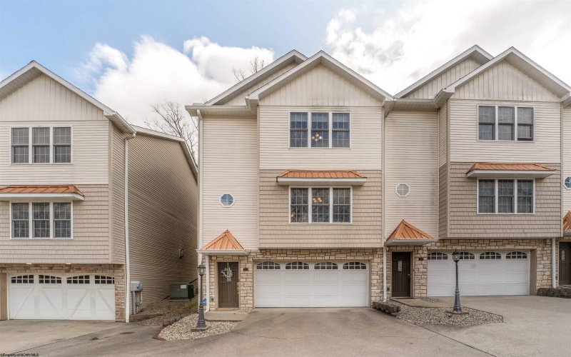 114 Claremont Court, Morgantown, West Virginia 26501, 3 Bedrooms Bedrooms, 7 Rooms Rooms,2 BathroomsBathrooms,Single Family Attached,For Sale,Claremont,10163685