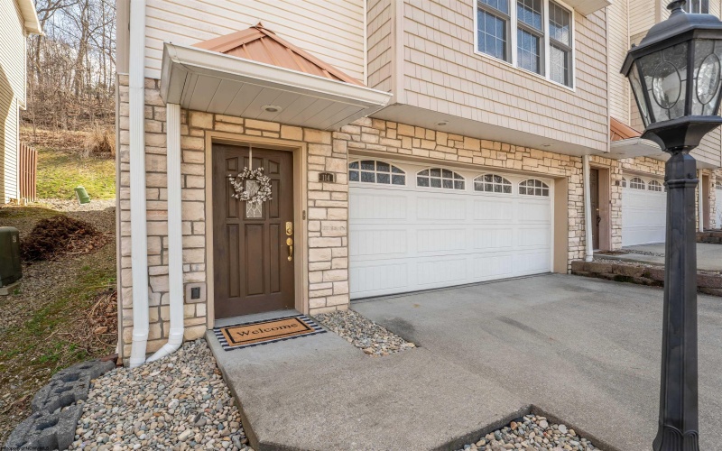 114 Claremont Court, Morgantown, West Virginia 26501, 3 Bedrooms Bedrooms, 7 Rooms Rooms,2 BathroomsBathrooms,Single Family Attached,For Sale,Claremont,10163685