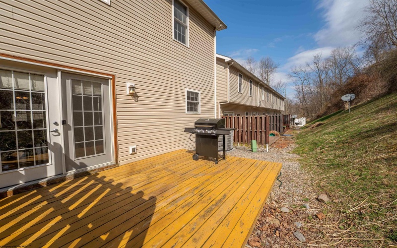 114 Claremont Court, Morgantown, West Virginia 26501, 3 Bedrooms Bedrooms, 7 Rooms Rooms,2 BathroomsBathrooms,Single Family Attached,For Sale,Claremont,10163685