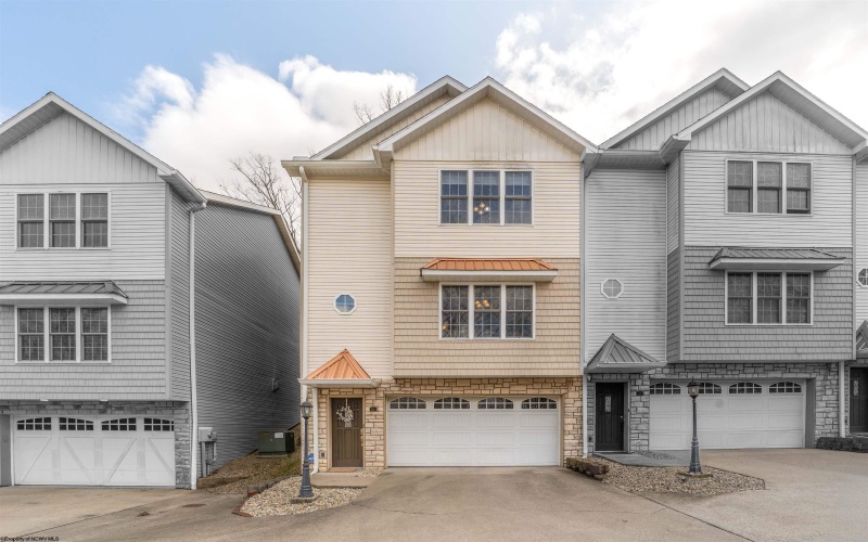 114 Claremont Court, Morgantown, West Virginia 26501, 3 Bedrooms Bedrooms, 7 Rooms Rooms,2 BathroomsBathrooms,Single Family Attached,For Sale,Claremont,10163685