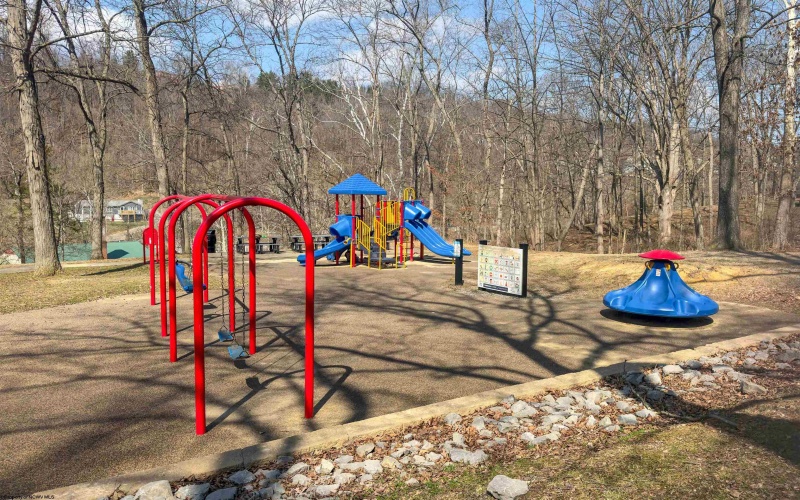 114 Claremont Court, Morgantown, West Virginia 26501, 3 Bedrooms Bedrooms, 7 Rooms Rooms,2 BathroomsBathrooms,Single Family Attached,For Sale,Claremont,10163685