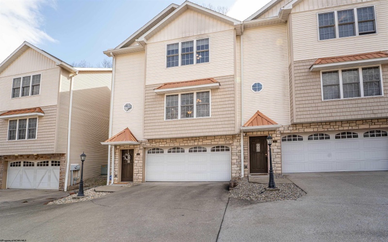 114 Claremont Court, Morgantown, West Virginia 26501, 3 Bedrooms Bedrooms, 7 Rooms Rooms,2 BathroomsBathrooms,Single Family Attached,For Sale,Claremont,10163685