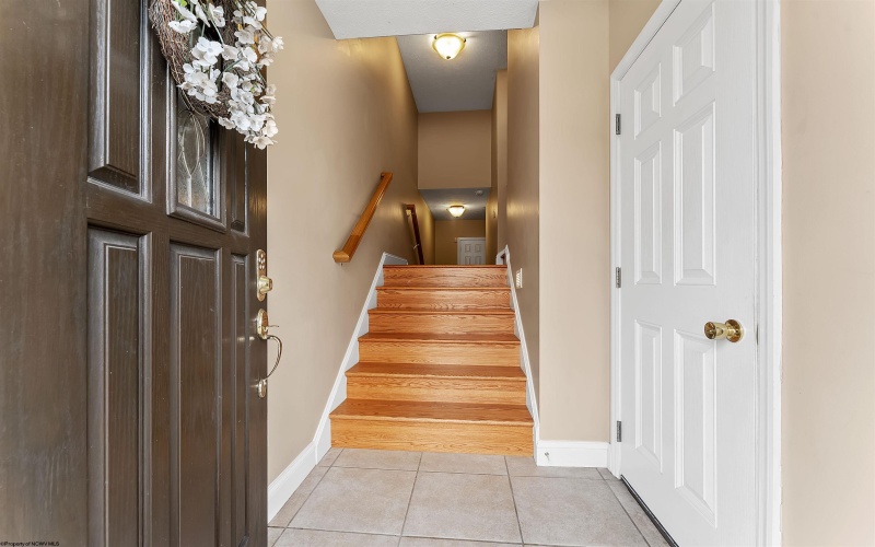 114 Claremont Court, Morgantown, West Virginia 26501, 3 Bedrooms Bedrooms, 7 Rooms Rooms,2 BathroomsBathrooms,Single Family Attached,For Sale,Claremont,10163685