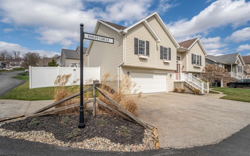 1103 Bailey Circle, Morgantown, West Virginia 26508, 3 Bedrooms Bedrooms, 7 Rooms Rooms,2 BathroomsBathrooms,Single Family Detached,For Sale,Bailey,10163683