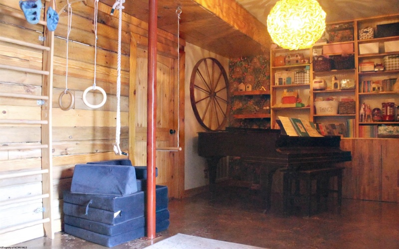 722 Valley Falls Road, Fairmont, West Virginia 26554-9999, 3 Bedrooms Bedrooms, 5 Rooms Rooms,2 BathroomsBathrooms,Single Family Detached,For Sale,Valley Falls,10163711