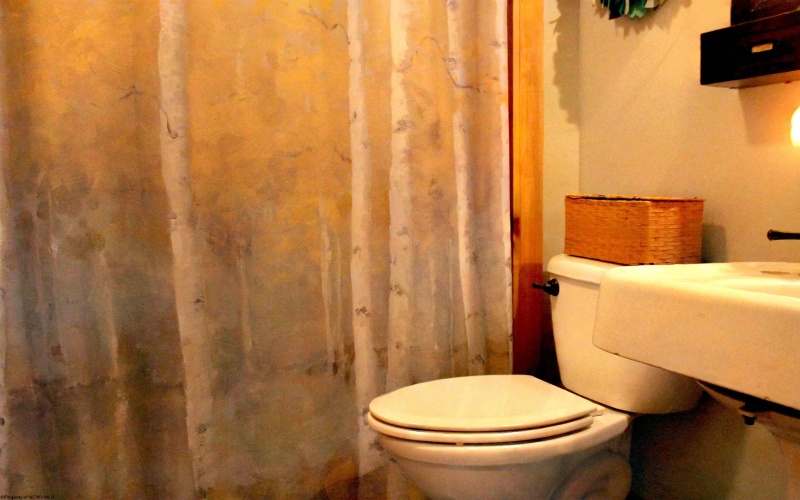 722 Valley Falls Road, Fairmont, West Virginia 26554-9999, 3 Bedrooms Bedrooms, 5 Rooms Rooms,2 BathroomsBathrooms,Single Family Detached,For Sale,Valley Falls,10163711