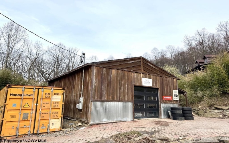 722 Valley Falls Road, Fairmont, West Virginia 26554-9999, 3 Bedrooms Bedrooms, 5 Rooms Rooms,2 BathroomsBathrooms,Single Family Detached,For Sale,Valley Falls,10163711