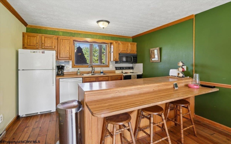 27 Deerfield Circle, Davis, West Virginia 26260, 3 Bedrooms Bedrooms, 7 Rooms Rooms,2 BathroomsBathrooms,Single Family Attached,For Sale,Deerfield,10163690