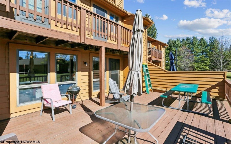 27 Deerfield Circle, Davis, West Virginia 26260, 3 Bedrooms Bedrooms, 7 Rooms Rooms,2 BathroomsBathrooms,Single Family Attached,For Sale,Deerfield,10163690