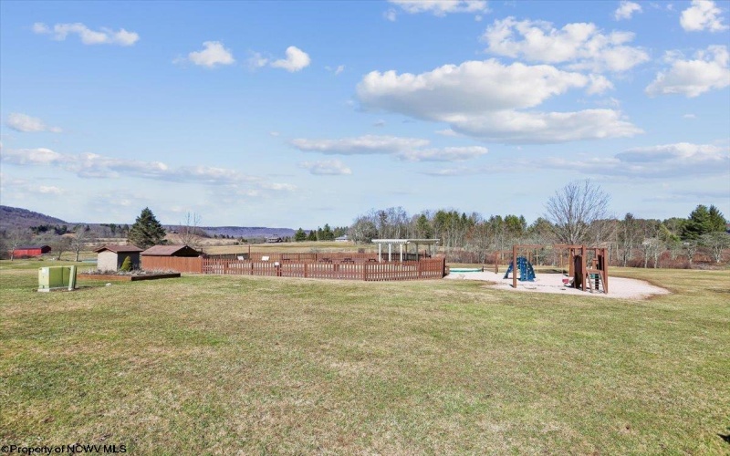 27 Deerfield Circle, Davis, West Virginia 26260, 3 Bedrooms Bedrooms, 7 Rooms Rooms,2 BathroomsBathrooms,Single Family Attached,For Sale,Deerfield,10163690