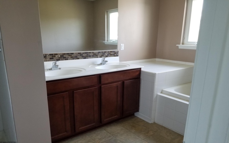 109 Birdseye View Lane, Morgantown, West Virginia 26501-0000, 3 Bedrooms Bedrooms, 6 Rooms Rooms,2 BathroomsBathrooms,Single Family Attached,For Sale,Birdseye View,10163691