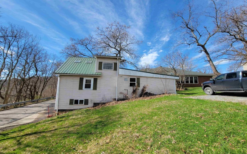 1313 Mineral Avenue, Morgantown, West Virginia 26505, ,Multi-unit/income,For Sale,Mineral,10163701