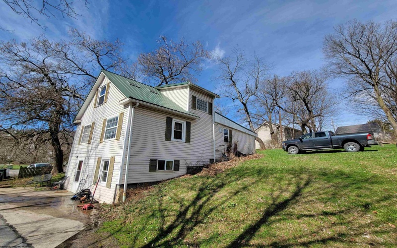 1313 Mineral Avenue, Morgantown, West Virginia 26505, ,Multi-unit/income,For Sale,Mineral,10163701