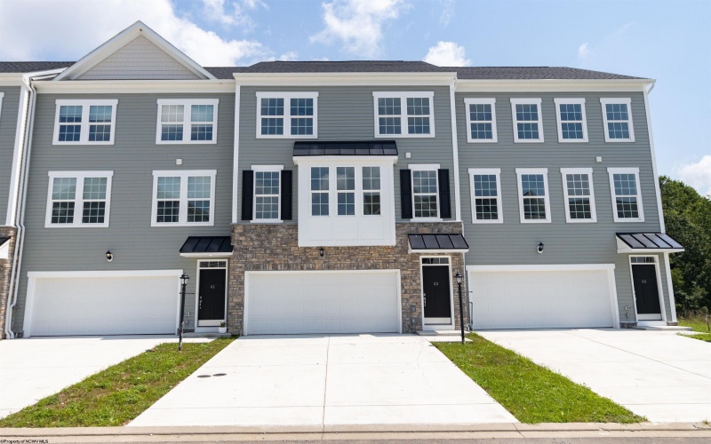 43 Dover Court, Bridgeport, West Virginia 26330-0000, 4 Bedrooms Bedrooms, 7 Rooms Rooms,4 BathroomsBathrooms,Residential Rentals,For Rent,Dover,10163706