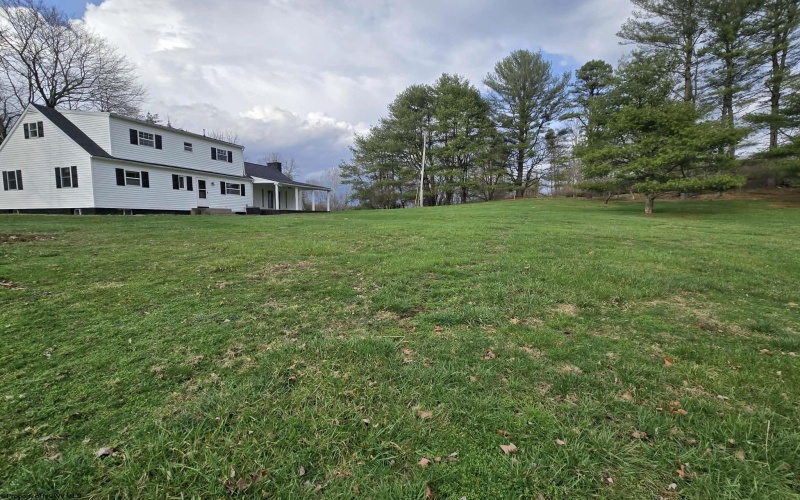 303 Sandhill Road, Clarksburg, West Virginia 26301, 3 Bedrooms Bedrooms, 6 Rooms Rooms,2 BathroomsBathrooms,Single Family Detached,For Sale,Sandhill,10163697