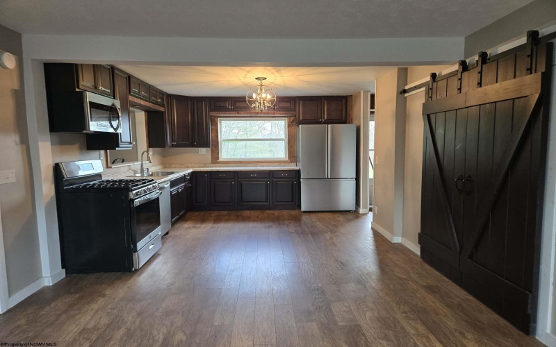 303 Sandhill Road, Clarksburg, West Virginia 26301, 3 Bedrooms Bedrooms, 6 Rooms Rooms,2 BathroomsBathrooms,Single Family Detached,For Sale,Sandhill,10163697