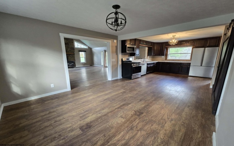 303 Sandhill Road, Clarksburg, West Virginia 26301, 3 Bedrooms Bedrooms, 6 Rooms Rooms,2 BathroomsBathrooms,Single Family Detached,For Sale,Sandhill,10163697