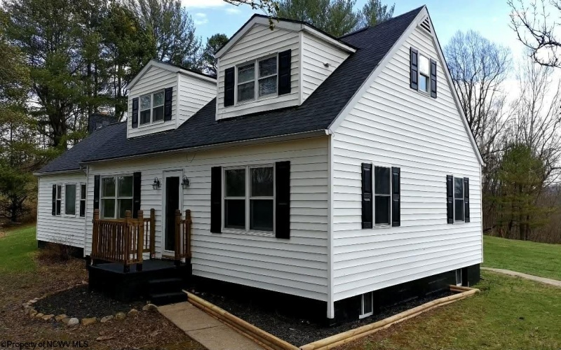 303 Sandhill Road, Clarksburg, West Virginia 26301, 3 Bedrooms Bedrooms, 6 Rooms Rooms,2 BathroomsBathrooms,Single Family Detached,For Sale,Sandhill,10163697