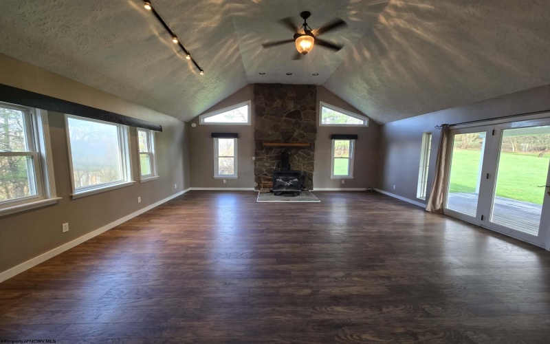 303 Sandhill Road, Clarksburg, West Virginia 26301, 3 Bedrooms Bedrooms, 6 Rooms Rooms,2 BathroomsBathrooms,Single Family Detached,For Sale,Sandhill,10163697