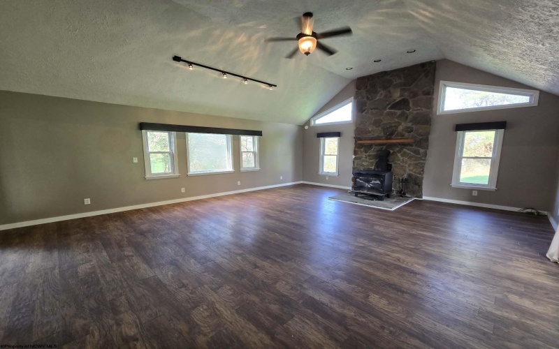 303 Sandhill Road, Clarksburg, West Virginia 26301, 3 Bedrooms Bedrooms, 6 Rooms Rooms,2 BathroomsBathrooms,Single Family Detached,For Sale,Sandhill,10163697