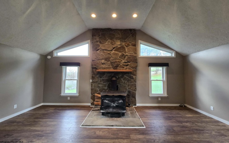 303 Sandhill Road, Clarksburg, West Virginia 26301, 3 Bedrooms Bedrooms, 6 Rooms Rooms,2 BathroomsBathrooms,Single Family Detached,For Sale,Sandhill,10163697