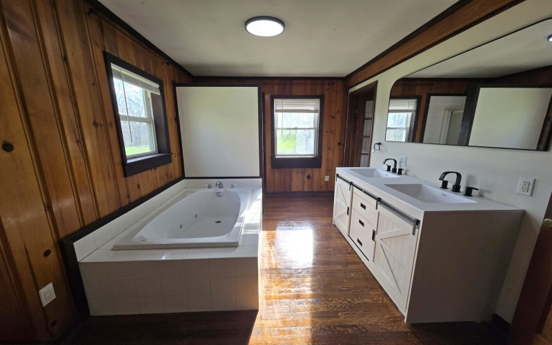 303 Sandhill Road, Clarksburg, West Virginia 26301, 3 Bedrooms Bedrooms, 6 Rooms Rooms,2 BathroomsBathrooms,Single Family Detached,For Sale,Sandhill,10163697