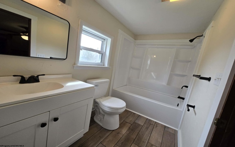 303 Sandhill Road, Clarksburg, West Virginia 26301, 3 Bedrooms Bedrooms, 6 Rooms Rooms,2 BathroomsBathrooms,Single Family Detached,For Sale,Sandhill,10163697