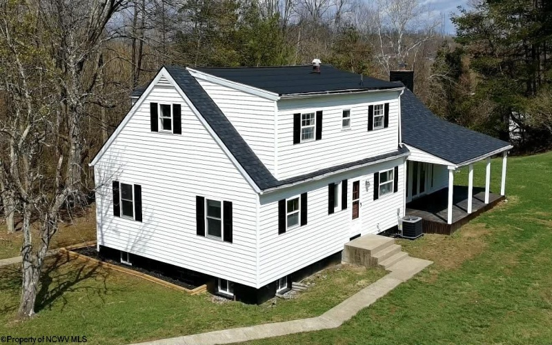 303 Sandhill Road, Clarksburg, West Virginia 26301, 3 Bedrooms Bedrooms, 6 Rooms Rooms,2 BathroomsBathrooms,Single Family Detached,For Sale,Sandhill,10163697