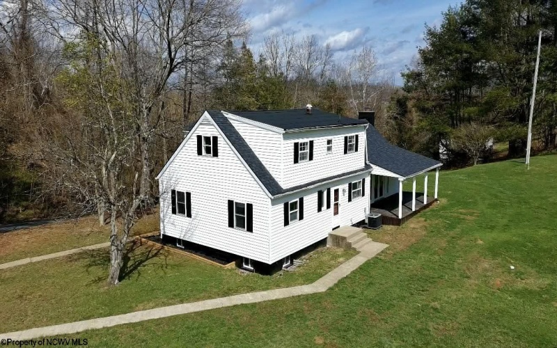 303 Sandhill Road, Clarksburg, West Virginia 26301, 3 Bedrooms Bedrooms, 6 Rooms Rooms,2 BathroomsBathrooms,Single Family Detached,For Sale,Sandhill,10163697