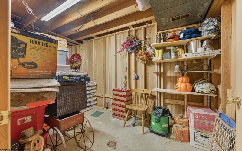 192 Colvin Run Road, Grindstone, Pennsylvania 15442, 4 Bedrooms Bedrooms, 13 Rooms Rooms,2 BathroomsBathrooms,Single Family Detached,For Sale,Colvin Run,10163720