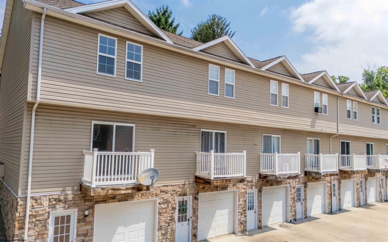 5 Tall Grass Lane, Morgantown, West Virginia 26505, 2 Bedrooms Bedrooms, 4 Rooms Rooms,2 BathroomsBathrooms,Single Family Attached,For Sale,Tall Grass,0,10163718
