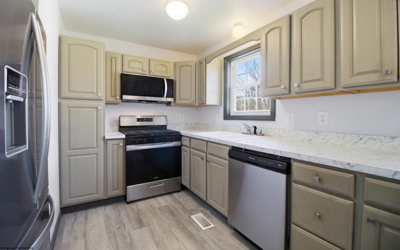 61 Faircrest Drive, Lost Creek, West Virginia 26385, 2 Bedrooms Bedrooms, 5 Rooms Rooms,2 BathroomsBathrooms,Single Family Detached,For Sale,Faircrest,10163723