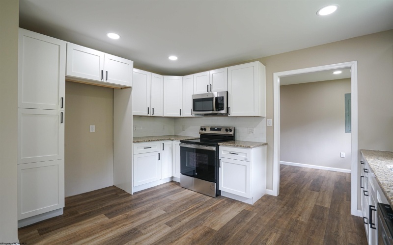 14069 US HWY 19 South, Walkersville, West Virginia 26447-0000, 3 Bedrooms Bedrooms, 6 Rooms Rooms,2 BathroomsBathrooms,Single Family Detached,For Sale,US HWY 19,10162428