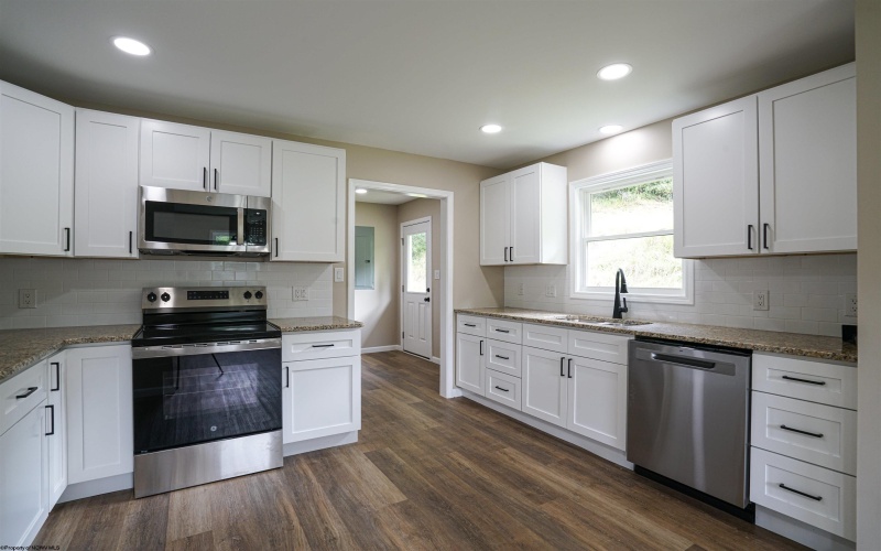 14069 US HWY 19 South, Walkersville, West Virginia 26447-0000, 3 Bedrooms Bedrooms, 6 Rooms Rooms,2 BathroomsBathrooms,Single Family Detached,For Sale,US HWY 19,10162428