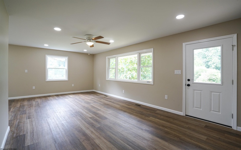 14069 US HWY 19 South, Walkersville, West Virginia 26447-0000, 3 Bedrooms Bedrooms, 6 Rooms Rooms,2 BathroomsBathrooms,Single Family Detached,For Sale,US HWY 19,10162428