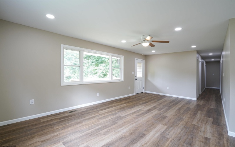 14069 US HWY 19 South, Walkersville, West Virginia 26447-0000, 3 Bedrooms Bedrooms, 6 Rooms Rooms,2 BathroomsBathrooms,Single Family Detached,For Sale,US HWY 19,10162428