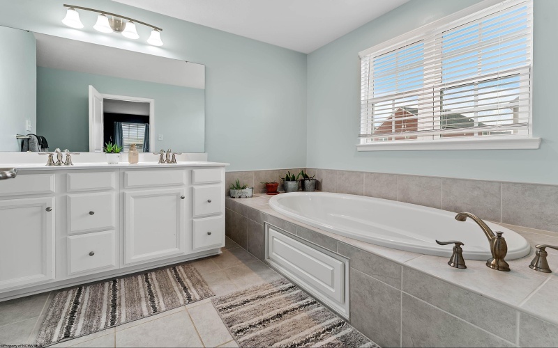 259 Falling Water Lane, Morgantown, West Virginia 26508, 4 Bedrooms Bedrooms, 9 Rooms Rooms,3 BathroomsBathrooms,Single Family Detached,For Sale,Falling Water,10163727