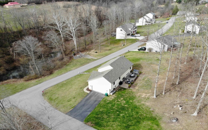 26 Pepperbush Lane, Fairmont, West Virginia 26554, 4 Bedrooms Bedrooms, 8 Rooms Rooms,3 BathroomsBathrooms,Single Family Detached,For Sale,Pepperbush,10163738